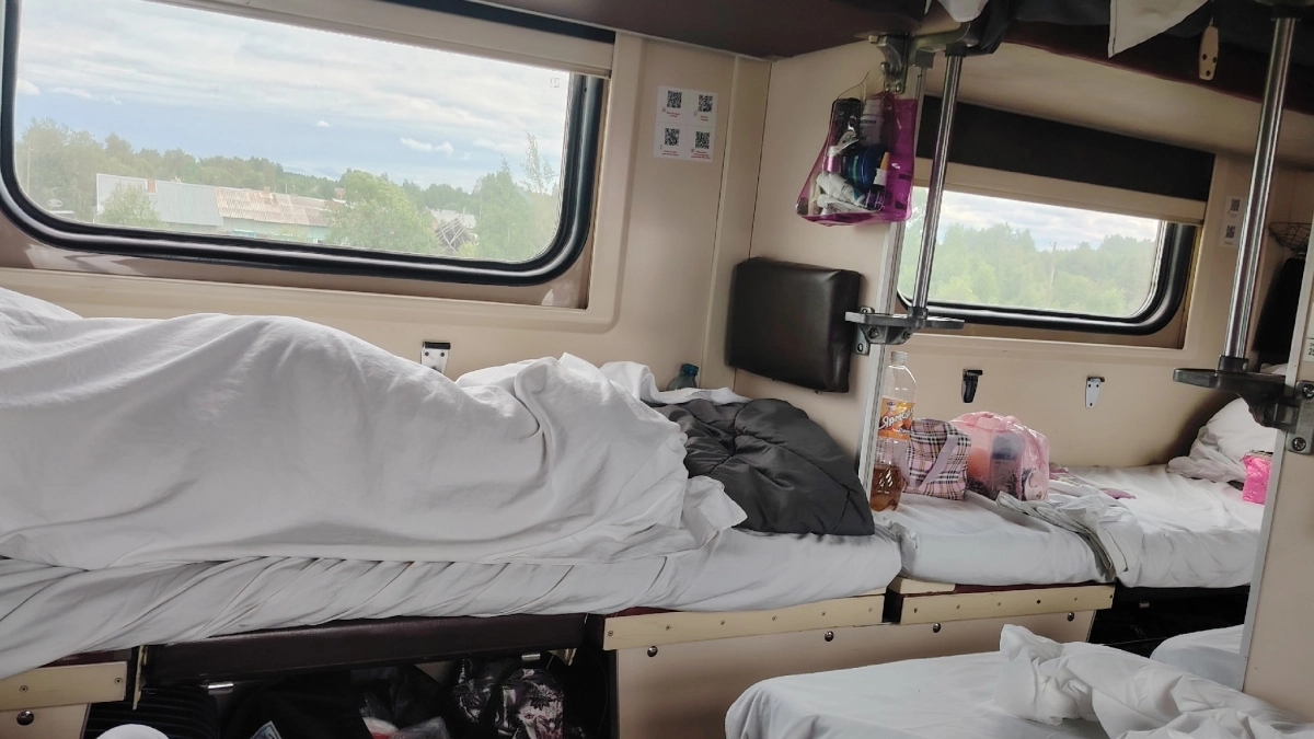 Сели в купе посреди маршрута – а на нашем белье уже лежали соседи сверху. Они же съели нашу еду