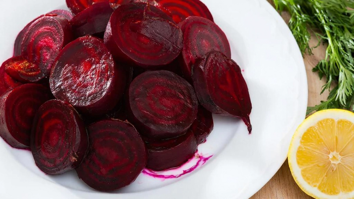 Салат «Барби» из свеклы — ярче «Шубы» и вкуснее винегрета: готовится из простых ингредиентов