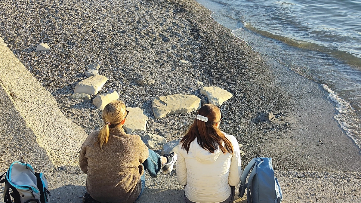 Халупы по цене отеля и тухляк вместо еды: турист поделилась честным отзывом о российских курортах