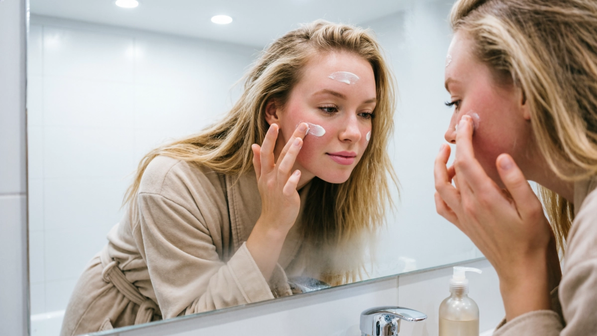 Морщины тают прямо как снег: 2 капли этого натурального средства преобразят кожу, вернут ей молодость и фарфоровое сияние