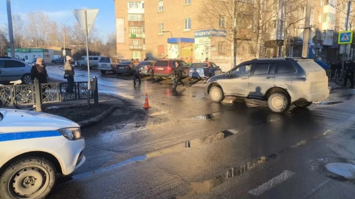 Автомобилист сбил ребёнка на велосипеде в центре Ухты