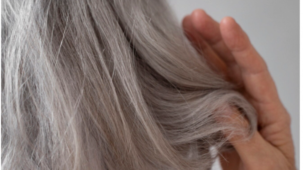 3 ложки в стакан кефира — и на седину: волосы нальются цветом, а пряди вспыхнут здоровьем