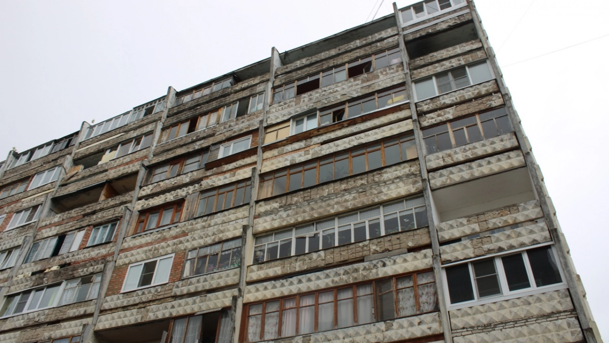 За три месяца власти столицы Коми выкупили более 70 квартир в аварийных домах