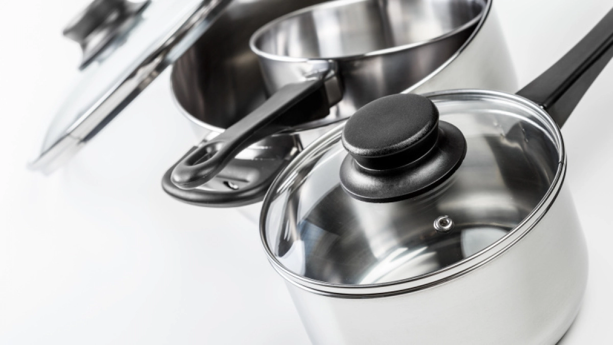 Кастрюли после чистки сияют, словно новые из люксового магазина: метод из СССР — бесплатно и без химии  