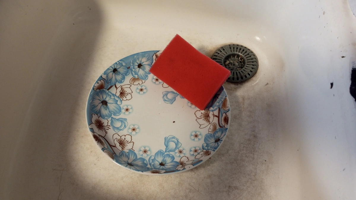 Старые губки для посуды больше не выкидываю: не мусор, а настоящее сокровище – везу их на дачу