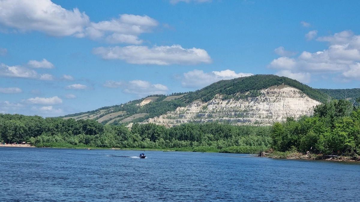 На высоте 2560 метров над уровнем моря: как живут люди в самом высокогорном селе России и Европы – оплот стойкости и трудолюбия