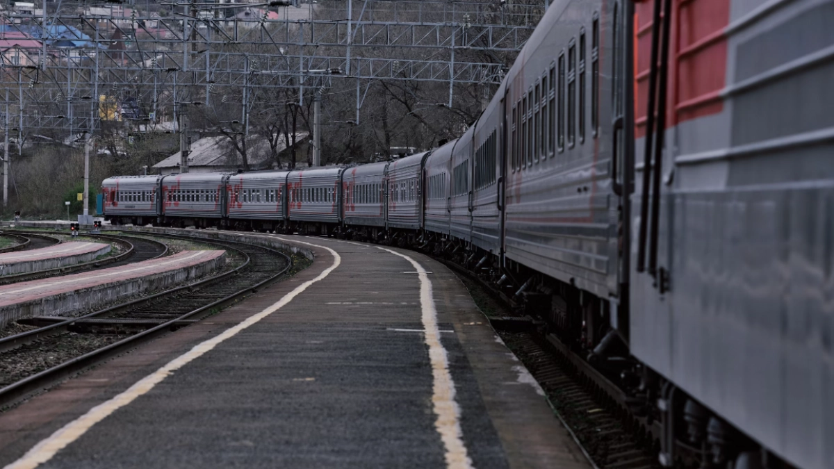 Выкупила нам с сыном целое купе, а проводница посадила к нам трех вахтовиков - это что за новые правила от РЖД