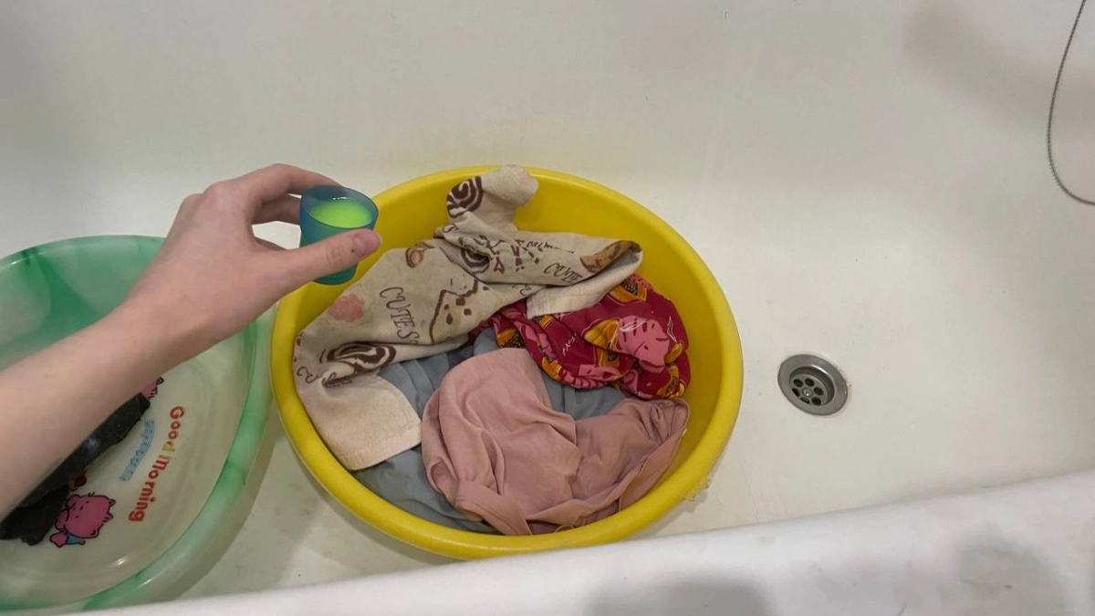 Даже старые футболки запахнут свежестью: одна простая хитрость от пота и изношенности