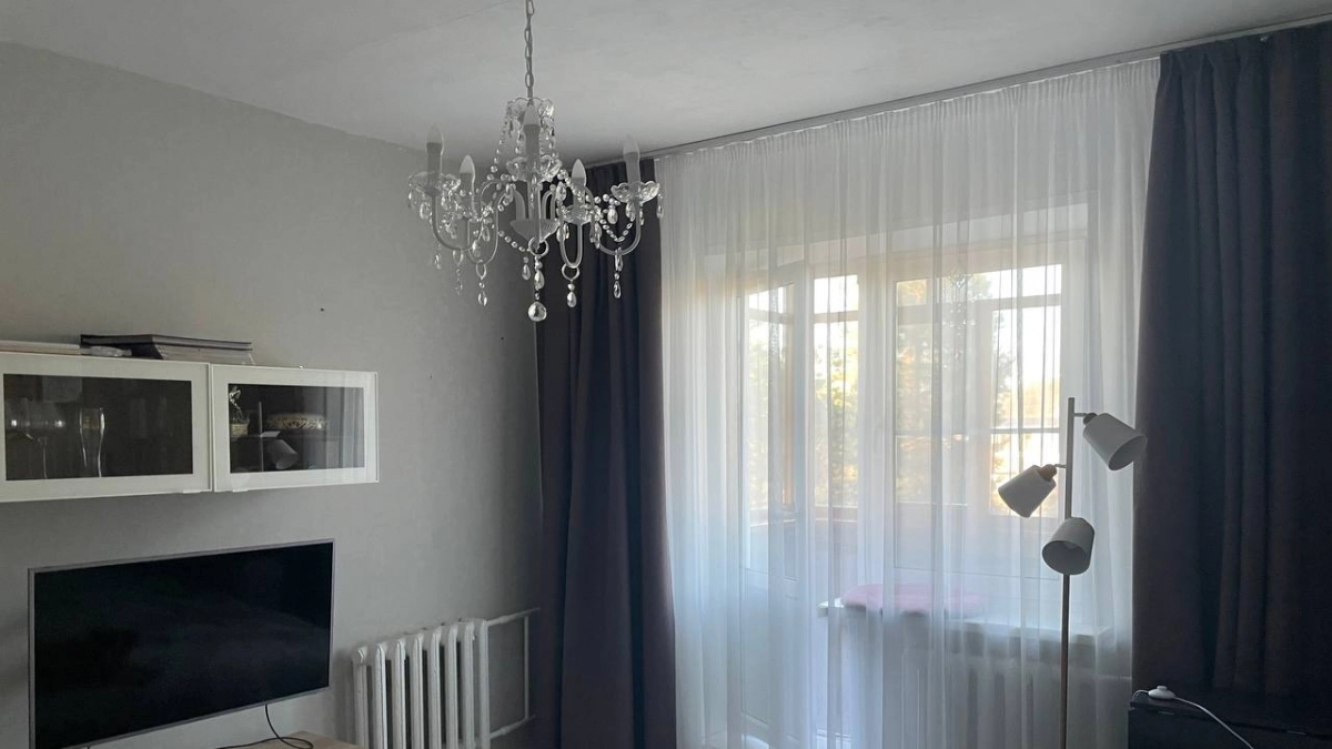 Люстры - прошлый век: теперь в квартирах к потолку вешают другое — 4 современных «светильника»