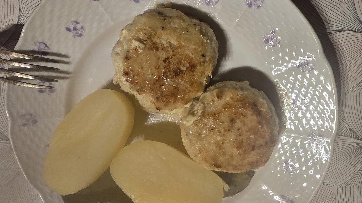 Добавляю эту крупу вместо хлеба: котлеты получатся вкуснее, чем в элитном ресторане — сочные, нежные, воздушные