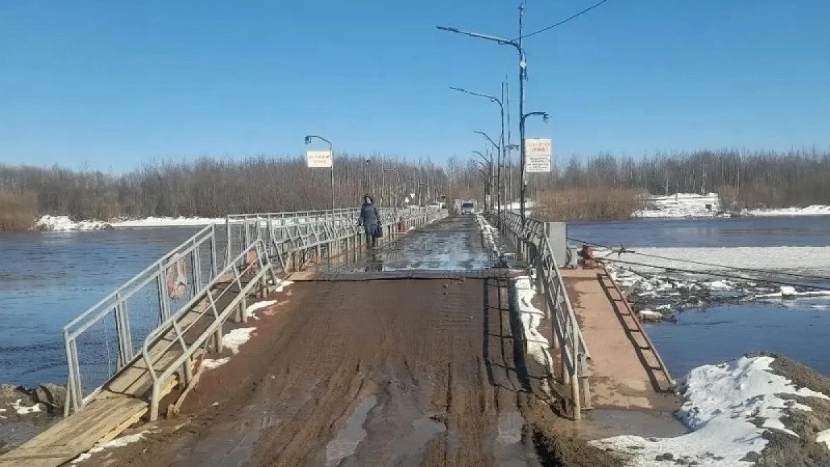 Власти Коми демонтируют понтонный мост в Заречье
