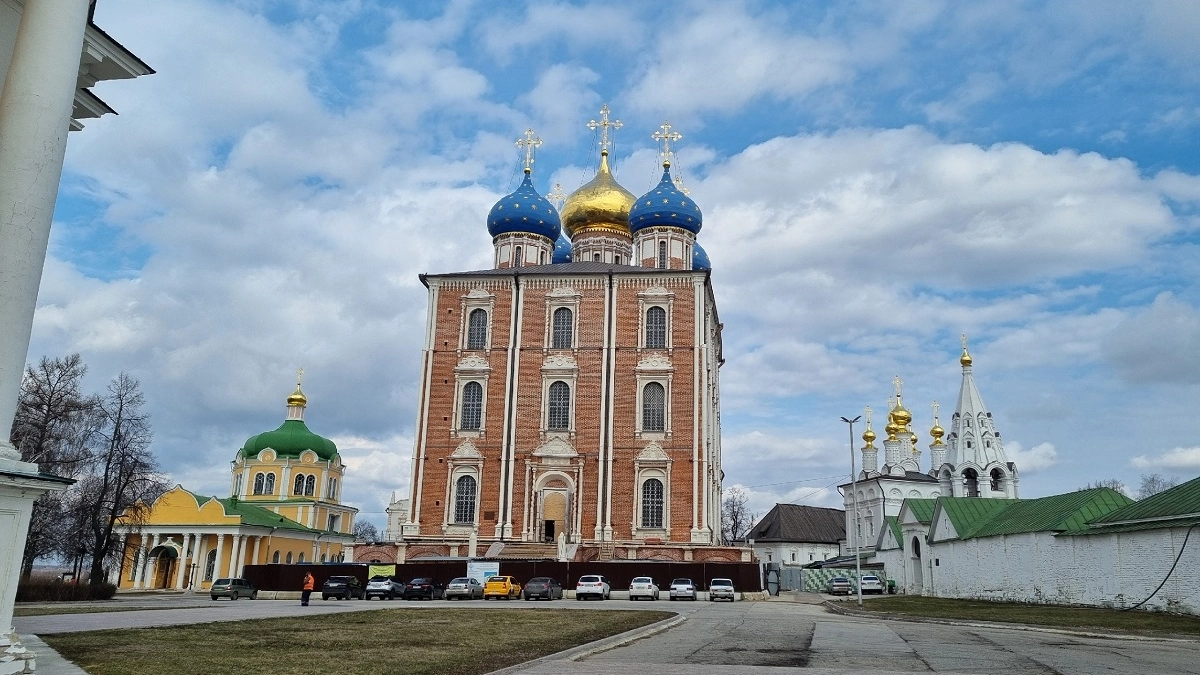 Город, основанный в 995 году: кремлевые башни и родина двухсот церквей — что посмотреть