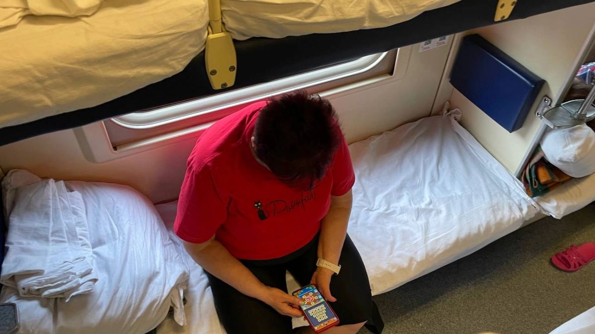 «Здесь все общее, ваша нижняя полка вам не принадлежит»: какие правила действуют в белорусских поездах