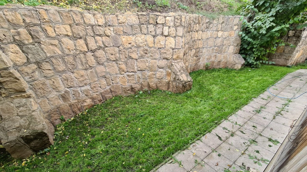 «Вечные» садовые дорожки: технология без бетона покоряет дачников —  никаких трещин и луж