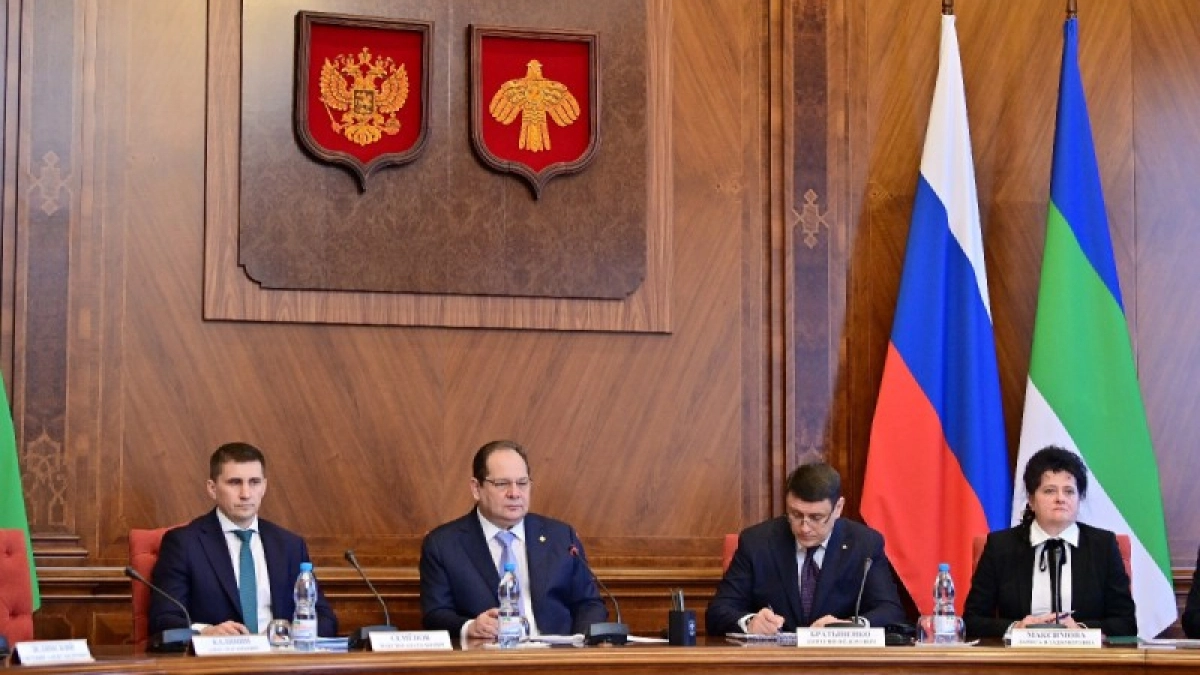 Ростислав Гольдштейн поручил привести в порядок воинские мемориалы в Коми до 9 мая