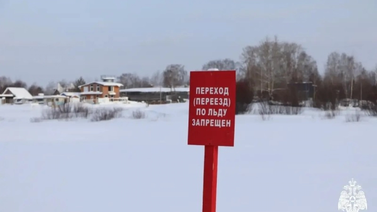 В Коми снегоход с людьми ушел на дно реки