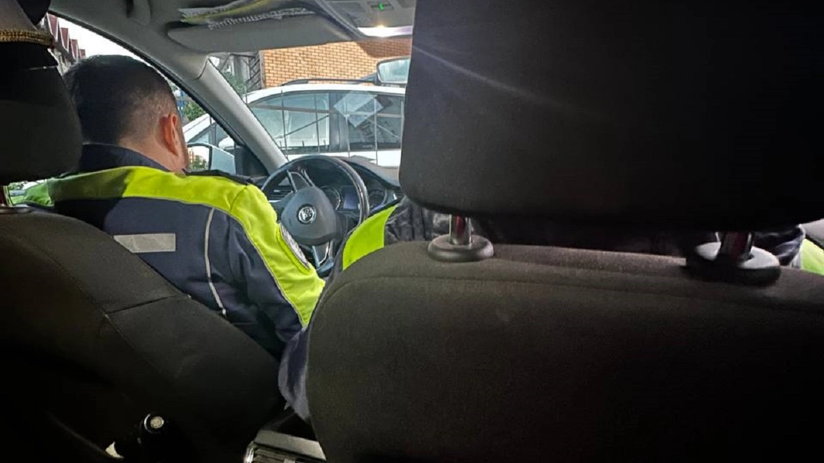 Никогда не садитесь в машину к сотруднику ДПС, пока не услышите эту фразу - должен знать каждый водитель