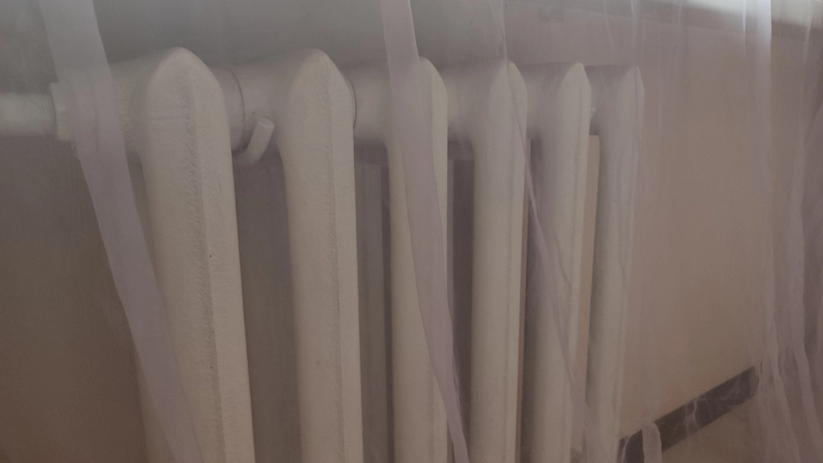 Стук в батареях ночью грозит штрафом: эксперт по ЖКХ объяснил, кто будет платить