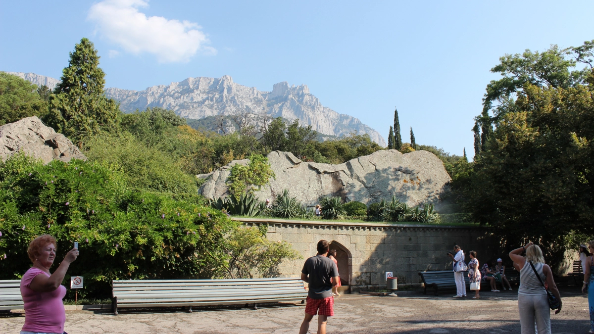 Вместо грязного моря, жары и толп туристов: на этот курорт приезжают самые продуманные люди - заодно подлечить здоровье можно