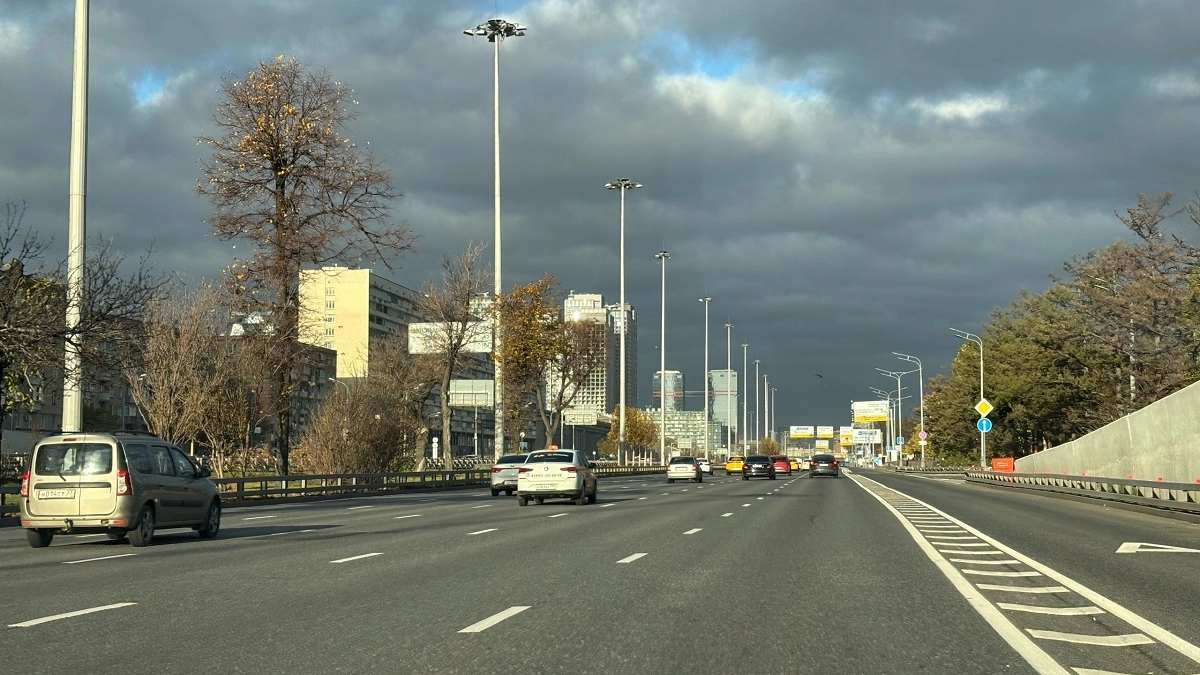 Верховный суд ответил на вопрос: в каких случаях нельзя обгонять через прерывистую линию разметки, запомните и расскажите друзьям 