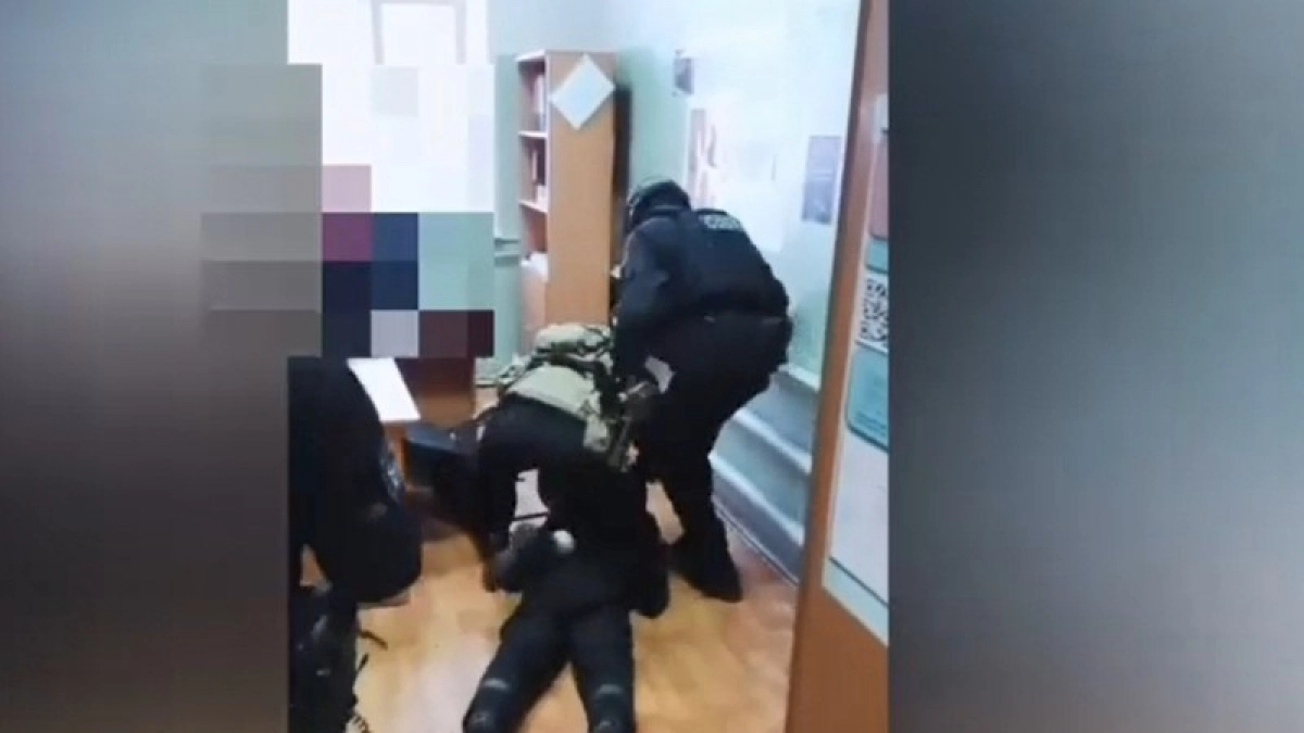 Спецназ задержал двоих сотрудников железной дороги в Коми за кражу 838 килограммов кабеля