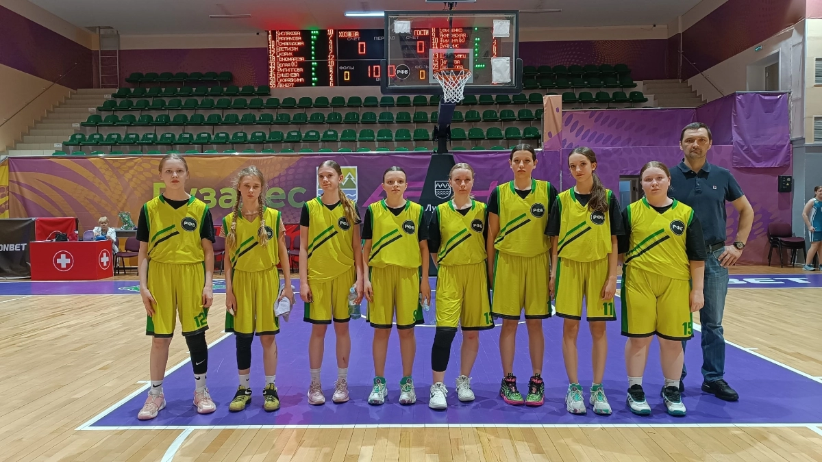 Ухтинки завоевали “серебро” на первенстве по баскетболу