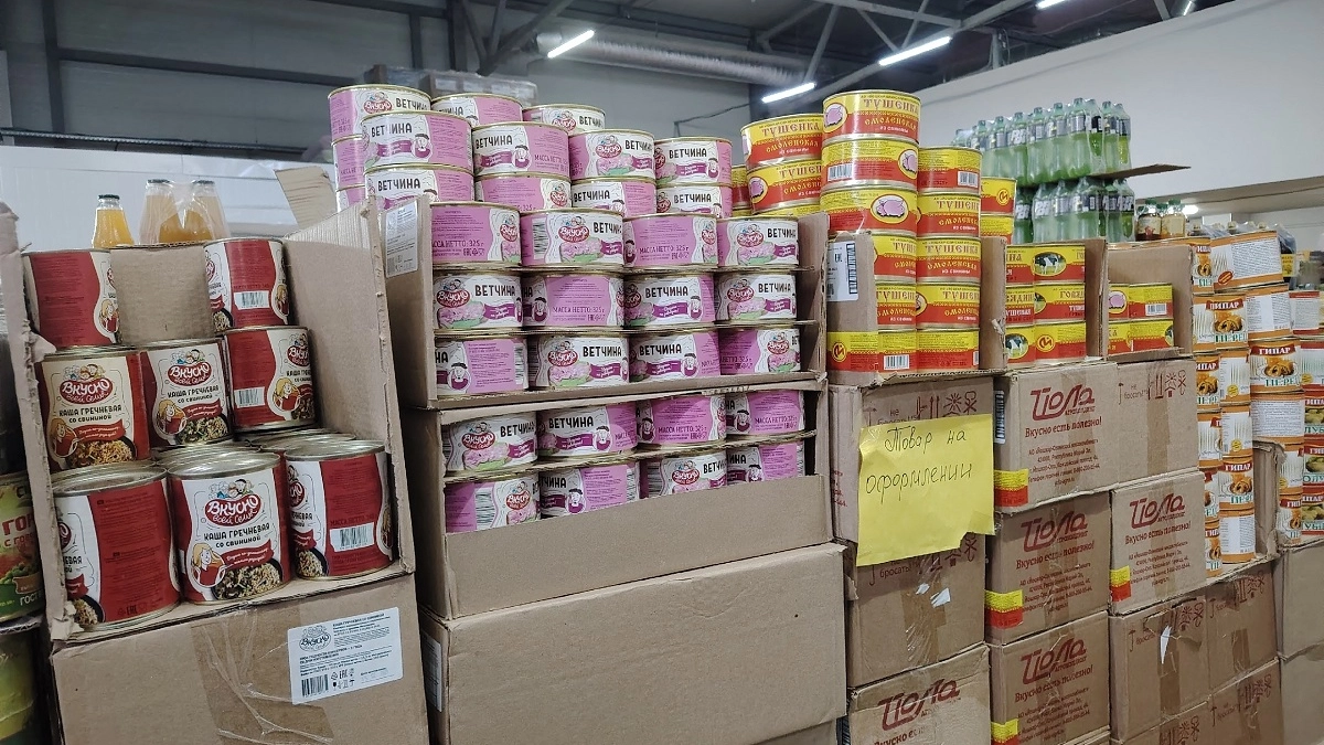 В "Светофор" за белорусской тушенкой: вскрываем три банки с консервами - что внутри