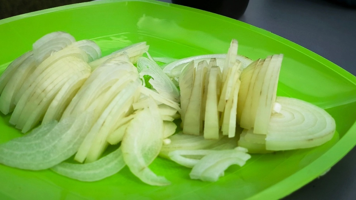 Мариную лук для шашлыка без уксуса: съедается быстрее мяса - делюсь секретом