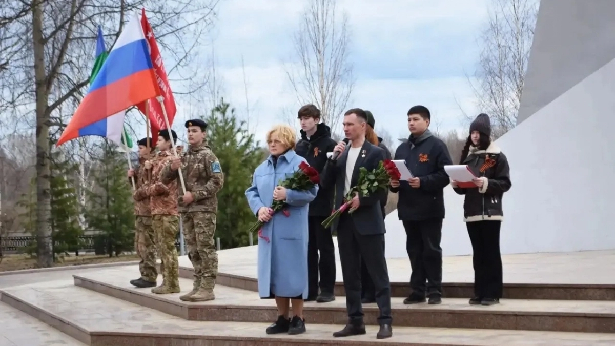 В Ухте у Вечного огня открыли акцию “Вахта памяти”