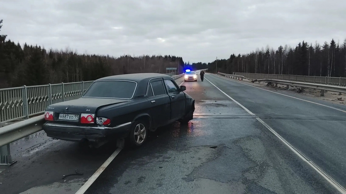 В Коми мужчина получил травмы после столкновения с ограждением