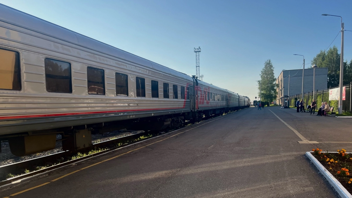 «Вы же дети, вам не сложно, а нам тяжело – уступите нам нижние полки»: вот чем закончилась история в поезде