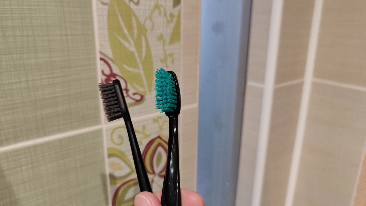 Не выбрасываю старые зубные щетки: вот как их переделать, чтобы использовать в хозяйстве