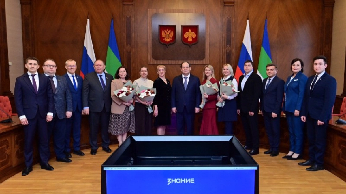 Ростислав Гольдштейн отметил вклад лекторов "Знания" в Коми и наградил лучших