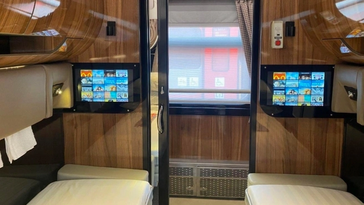 Компания РЖД представила вагон нового поколения — с душем, утюгом и гладильной доской