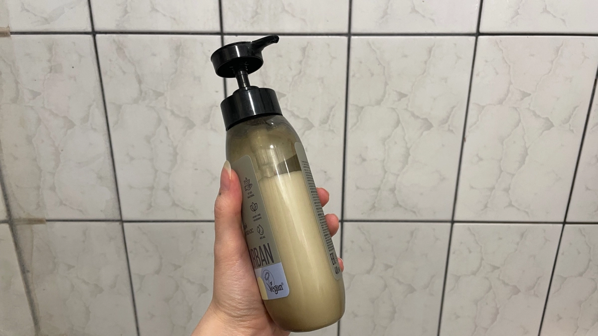 Шампунь в апреле закупаю разом по 10 бутылок - и радуюсь своей находчивости: вот каким образом применяю