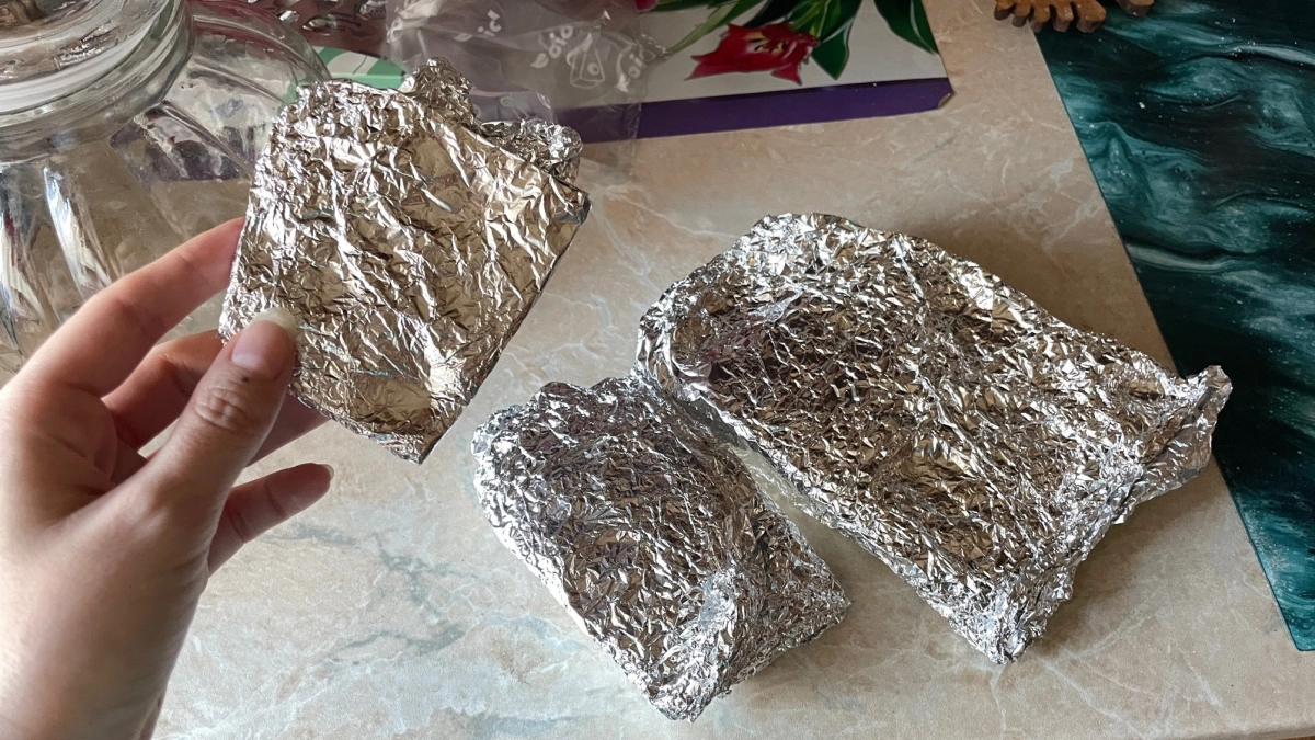 Фольгу в апреле закупаю пачками - и радуюсь своей смекалке: вот как применяю в быту