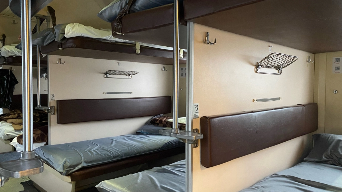 Битва за нижние полки продолжается: мамочки придумали хитрый способ заставить пассажира отдать нижнюю полку в поезде - не ведитесь