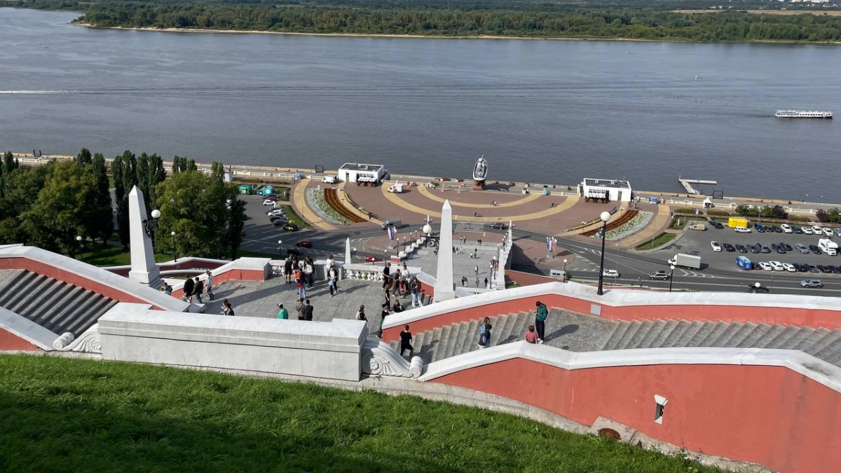 Поднялся на Чкаловскую лестницу и пожалел об этом - рассказываю почему