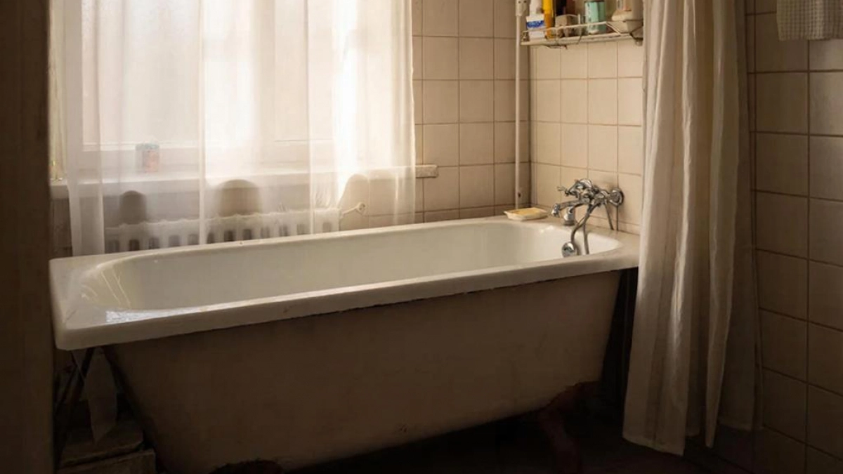 "Убитую" ванну отмываю в 3 счёта - 2 средства в воду: поверхность блестит ярче золота