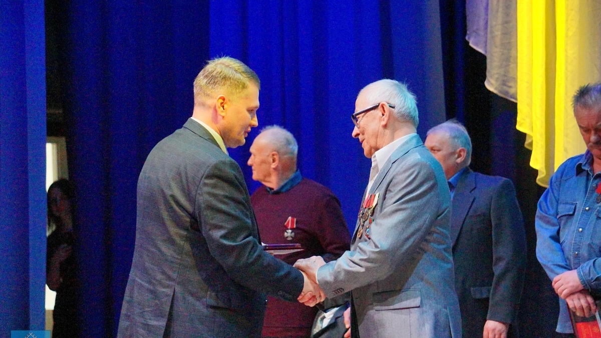 В столице Коми памятными медалями отметили подвиг героев-чернобыльцев