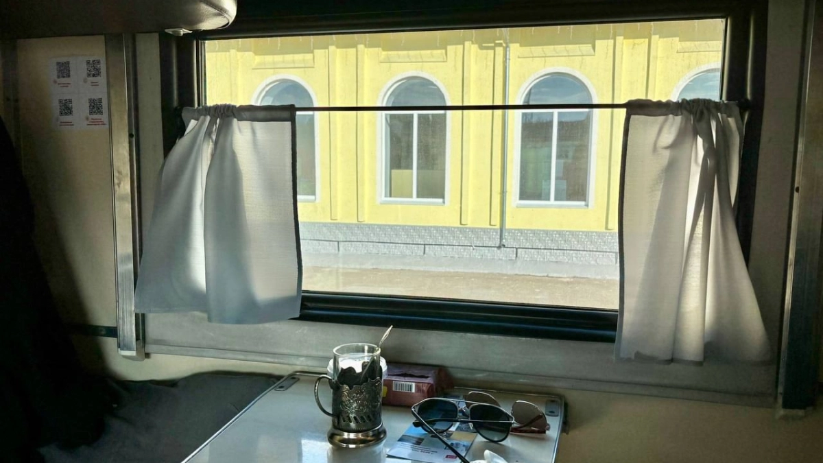 Меня разбудили в поезде в 4 утра. «Вы молодой, уступите мне нижнюю полку»