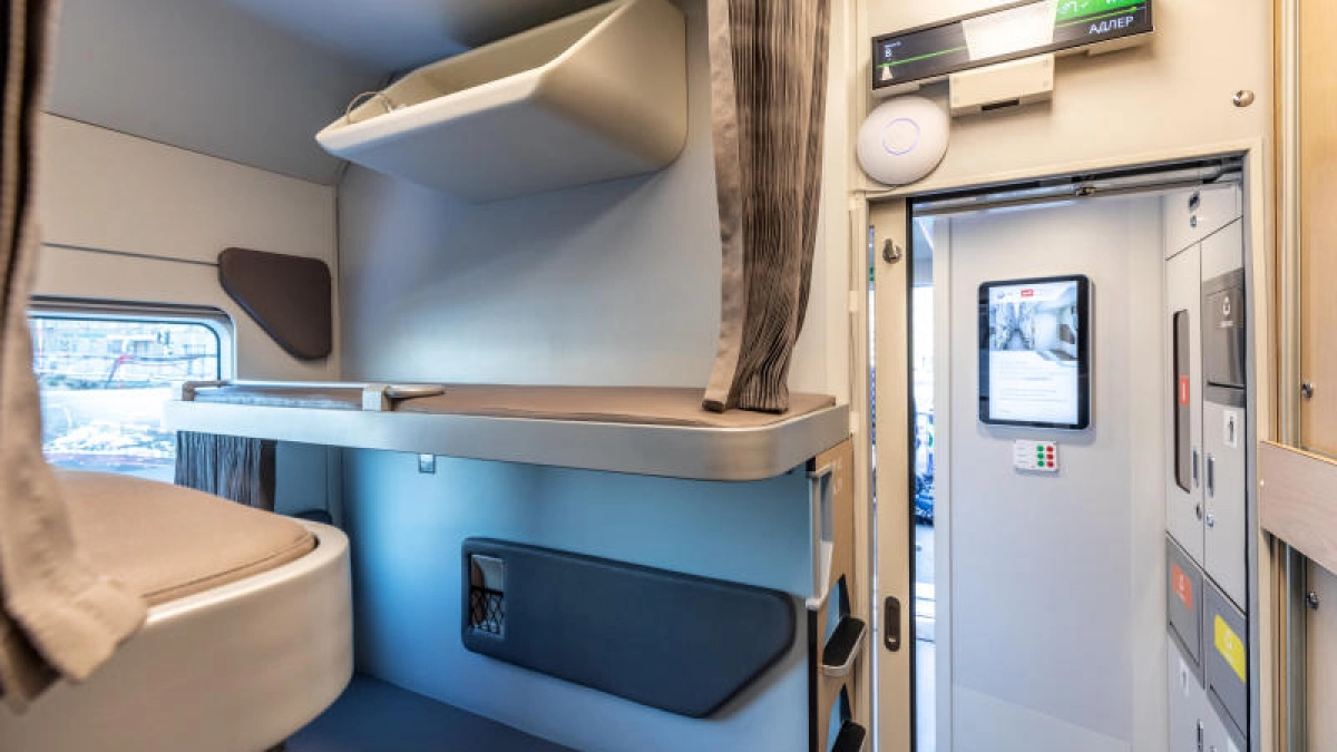 РЖД меняет формат: старых плацкартов скоро не будет – новые купе и капсулы в поездах уже на горизонте