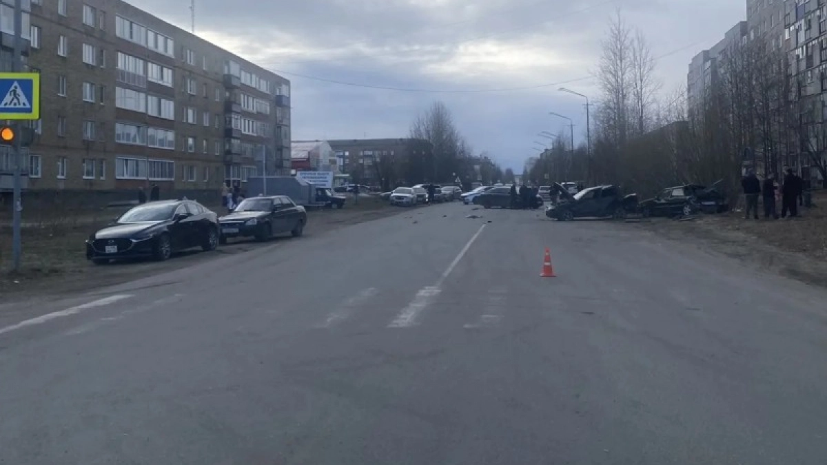 В Коми водитель-новичок на "Тойоте Камри" спровоцировал ДТП из трех машин