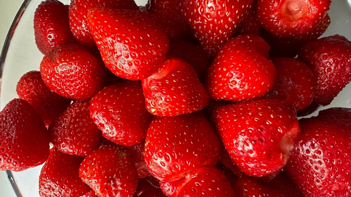 Из Киргизии в Коми доставили 4 тонны проверенной клубники к сезону