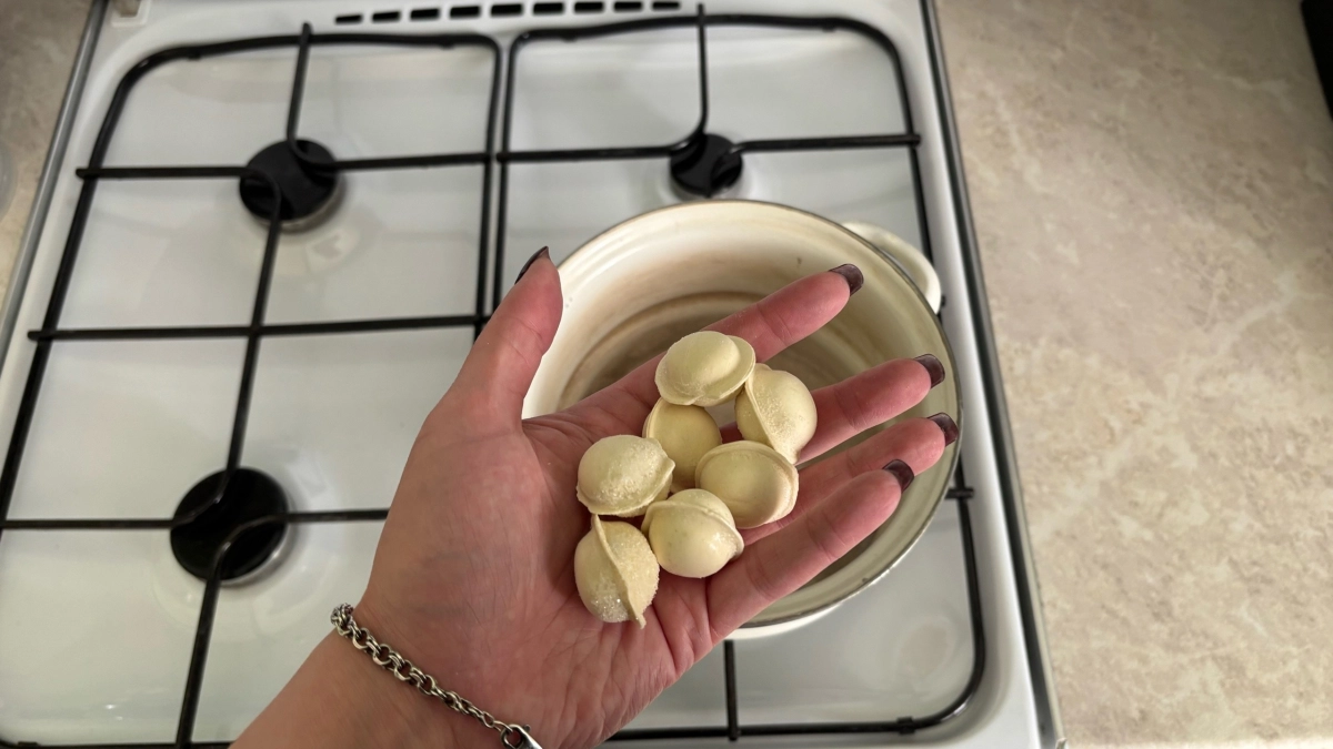 Почему нельзя бросать пельмени в кипяток - жаль, что узнала только сейчас