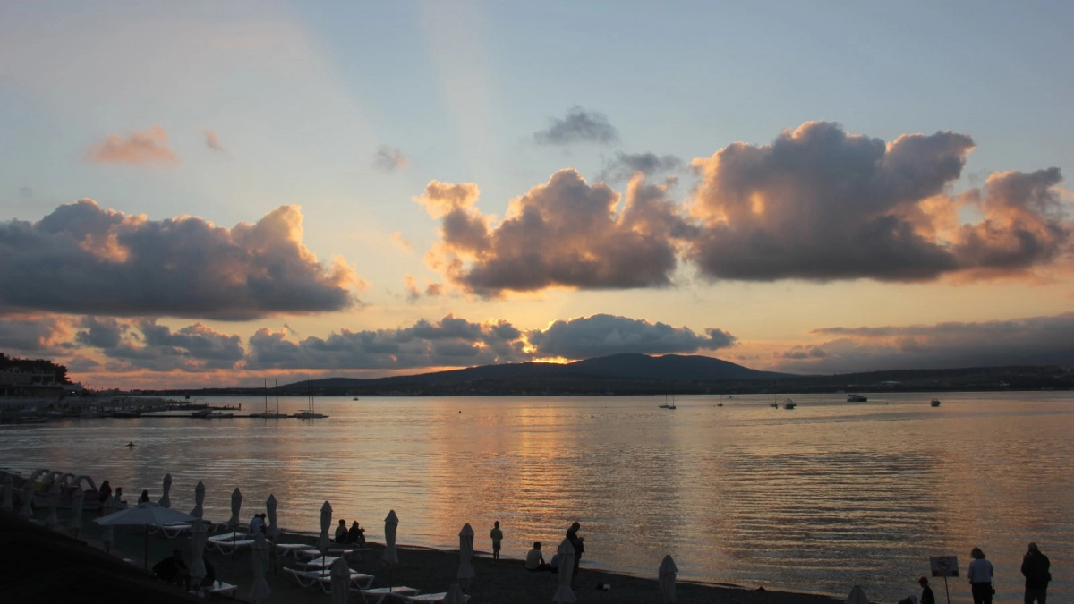 Туристов ещё нет, а лето уже наступило: 6 курортов, где уже с 1 мая вода +29°С