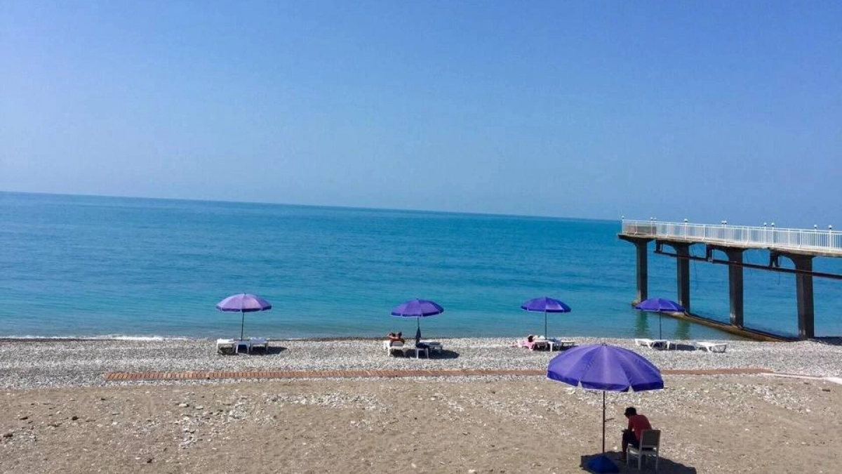 Пляжи без людей и цены, как в СССР: российские туристы нашли новый курорт с чистейшим морем