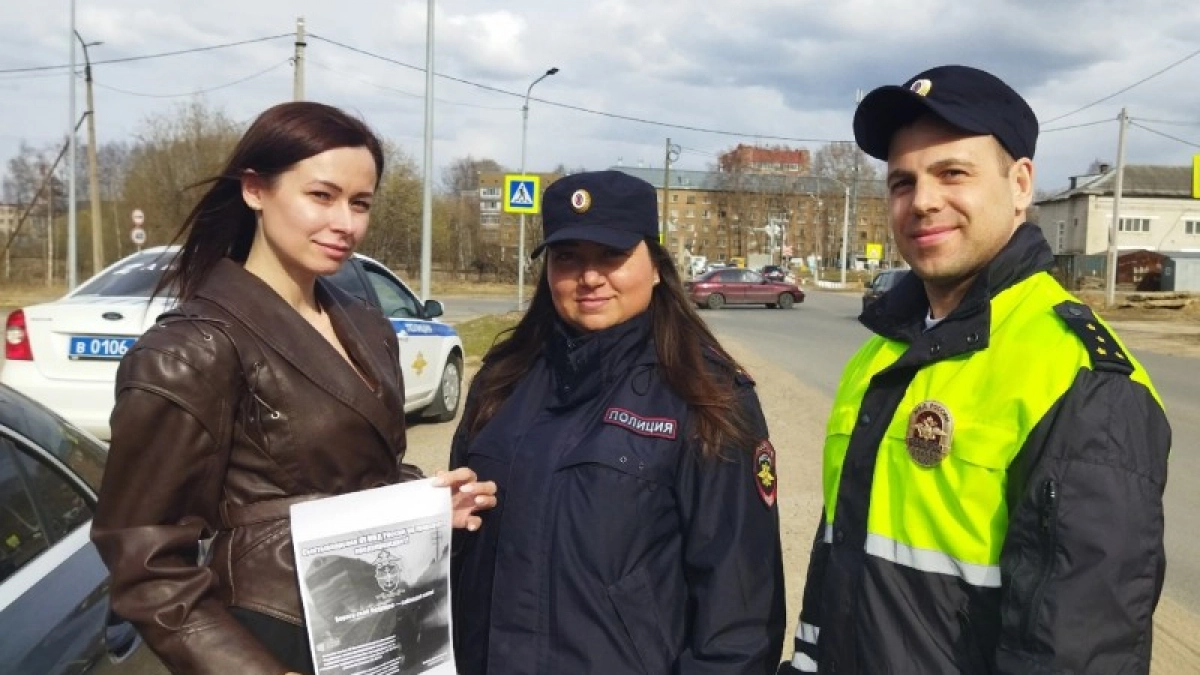 В Коми полицейские напомнили водителям о правилах безопасности на железнодорожном переезде