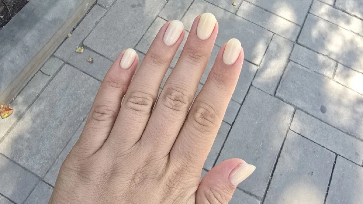 "Масляный" маникюр 2026: как повторить голливудский тренд в оттенке сливочного масла - подходит для женщин 55+ 