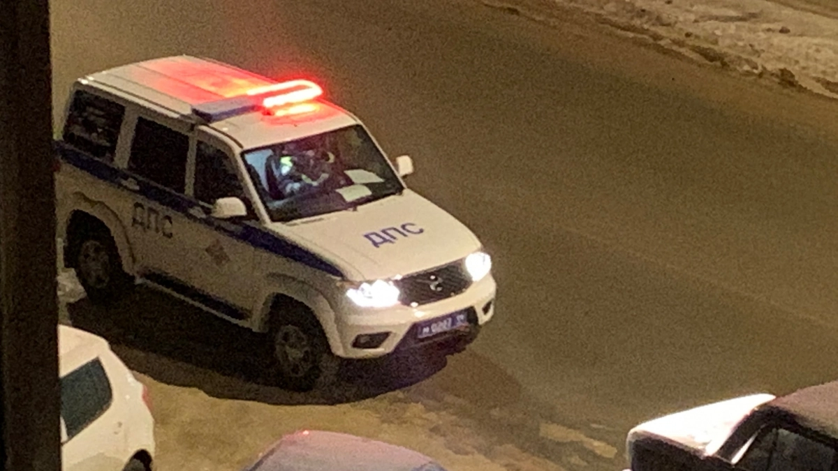 В Коми женщина угнала такси после ночного отдыха и застряла в сугробе